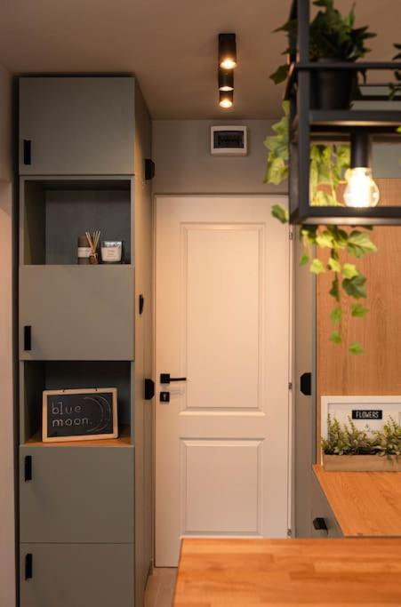 Blue Moon. Cozy Apartment Near Iulius Mall クルージュ＝ナポカ エクステリア 写真