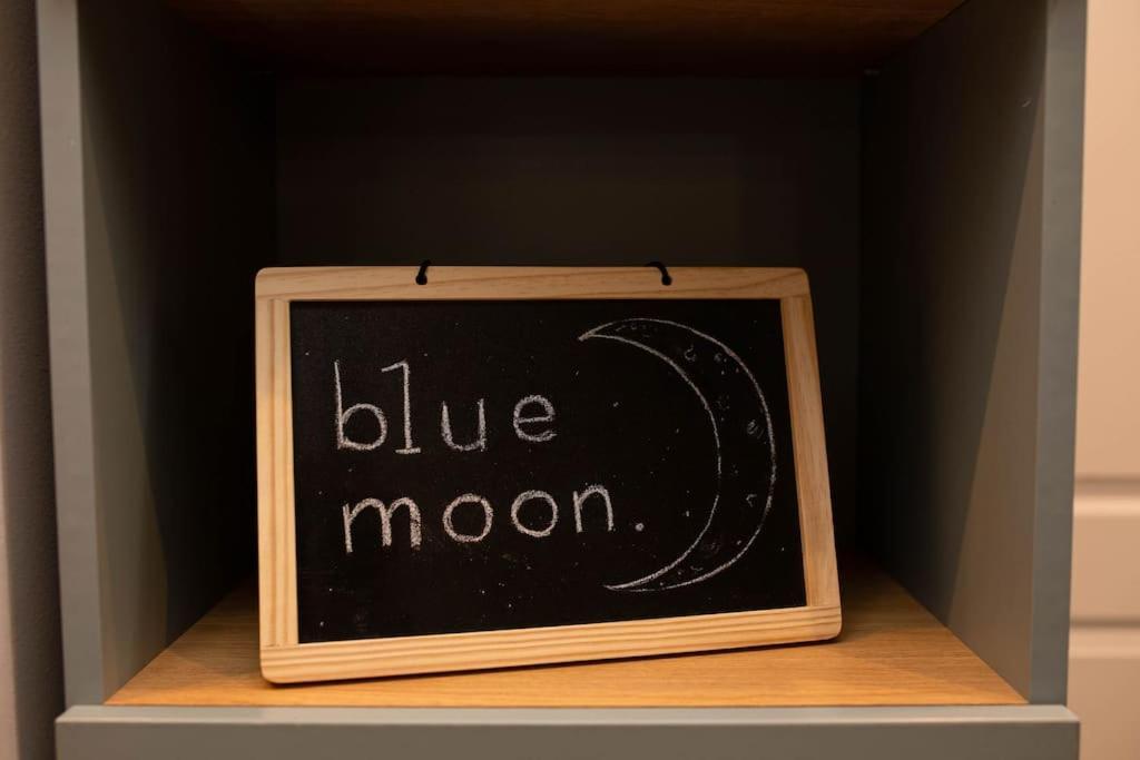 Blue Moon. Cozy Apartment Near Iulius Mall クルージュ＝ナポカ エクステリア 写真